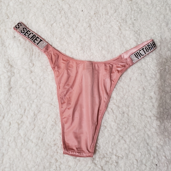 Victoria's Secret Very Sexy Push-up Bra & Matching Panties - Picture 11 of 15